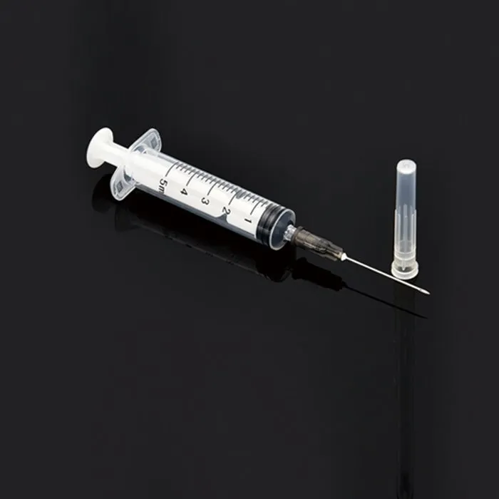 Медицинска стерилна спринцовка